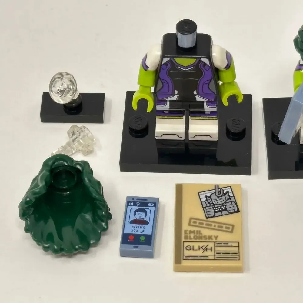 LEGO Marvel She-Hulk Minifigure +Extras Green Hair Phone Folder Series 2 71039